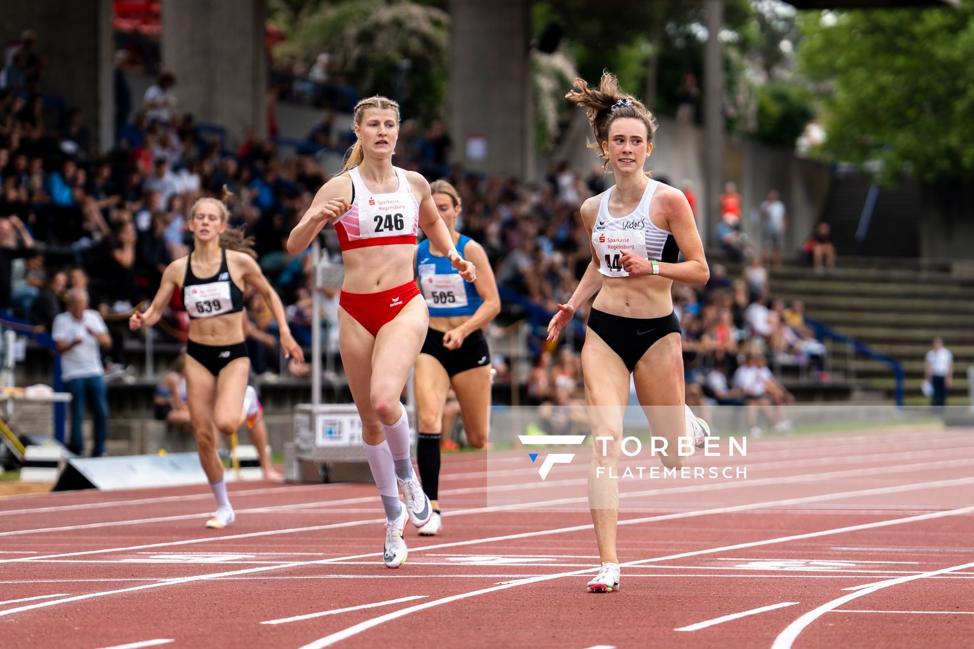 Lara-Noelle Steinbrecher (Sportclub Magdeburg), Maja Schorr (SV GO! Saar 05), Anna Hense (LG Olympia Dortmund) ueber 400m am 04.06.2022 waehrend der Sparkassen Gala in Regensburg